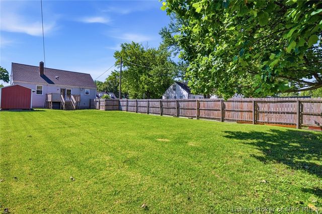 225 W Carter Avenue, Clarksville, IN 47129