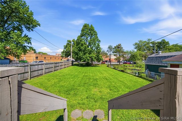 225 W Carter Avenue, Clarksville, IN 47129