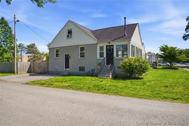 225 W Carter Avenue, Clarksville, IN 47129