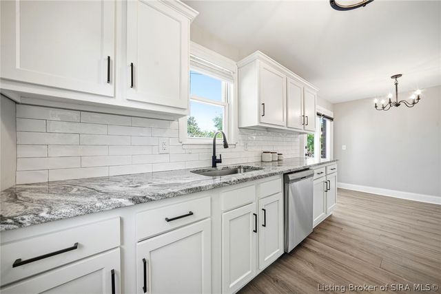 225 W Carter Avenue, Clarksville, IN 47129
