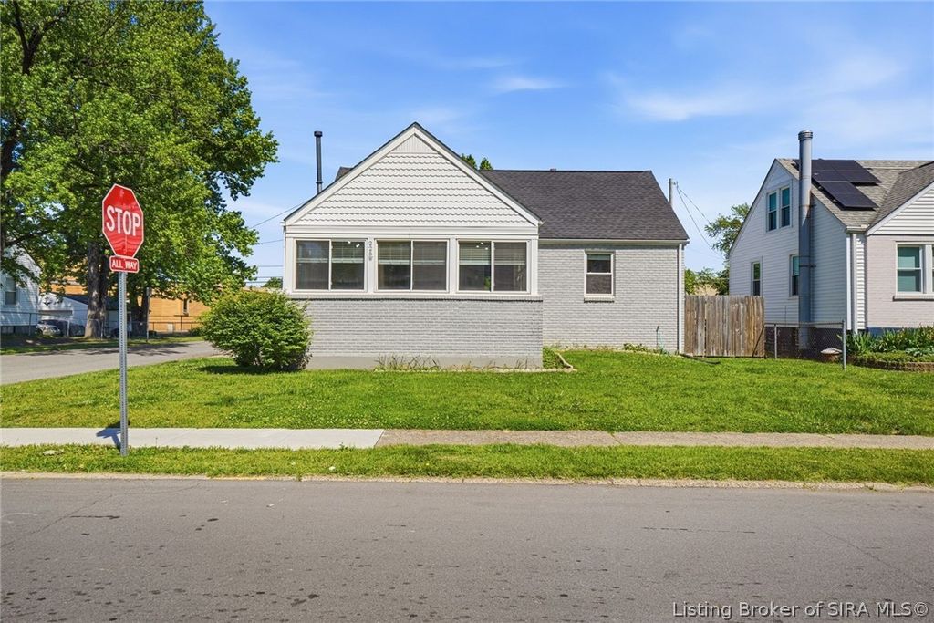 225 W Carter Avenue, Clarksville, IN 47129
