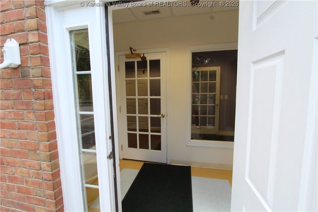 13 Courtney Drive, Charleston, WV 25304