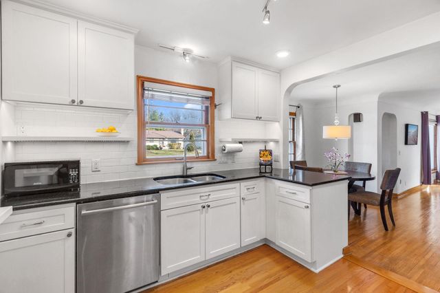 2908 30th Avenue NE, Saint Anthony, MN 55418