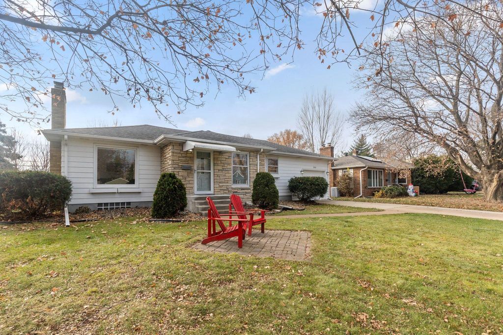 2908 30th Avenue NE, Saint Anthony, MN 55418