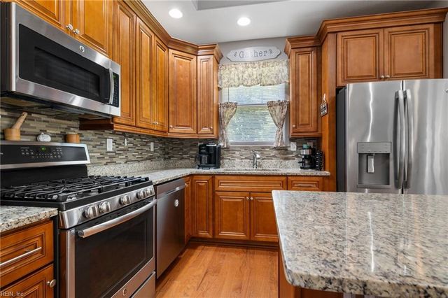 1802 Oyster Bay LN, Suffolk, VA 23436