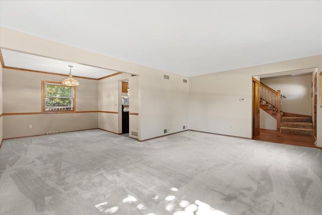 5630 Rachel GLEN, Racine, WI 53402
