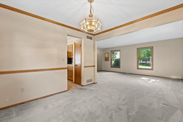 5630 Rachel GLEN, Racine, WI 53402