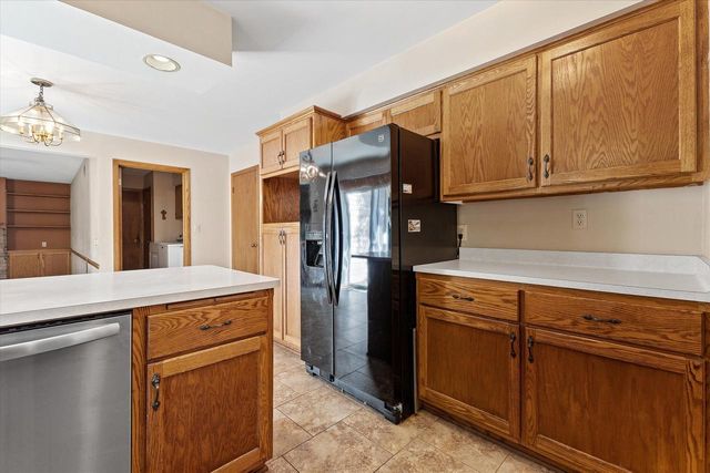 5630 Rachel GLEN, Racine, WI 53402