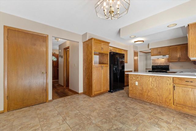5630 Rachel GLEN, Racine, WI 53402