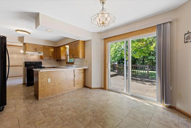 5630 Rachel GLEN, Racine, WI 53402