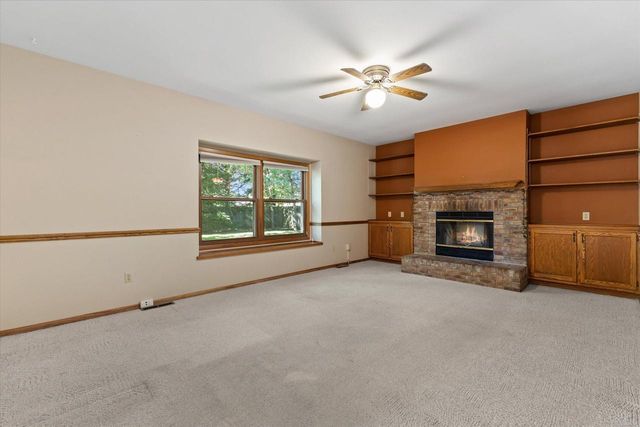 5630 Rachel GLEN, Racine, WI 53402