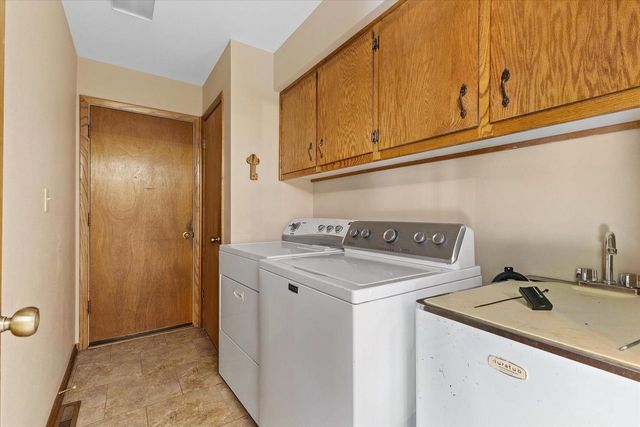5630 Rachel GLEN, Racine, WI 53402