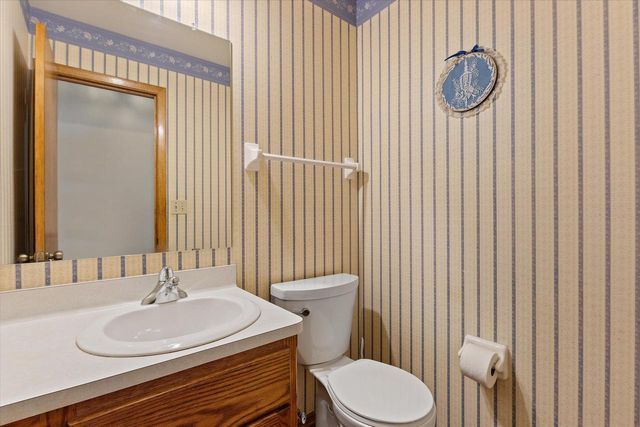 5630 Rachel GLEN, Racine, WI 53402