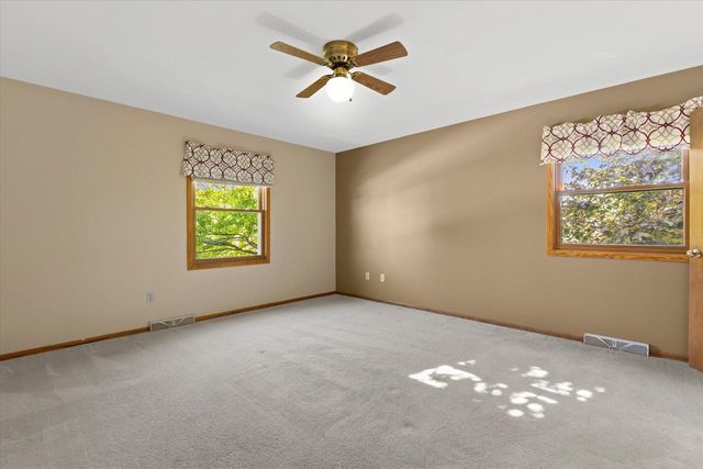 5630 Rachel GLEN, Racine, WI 53402