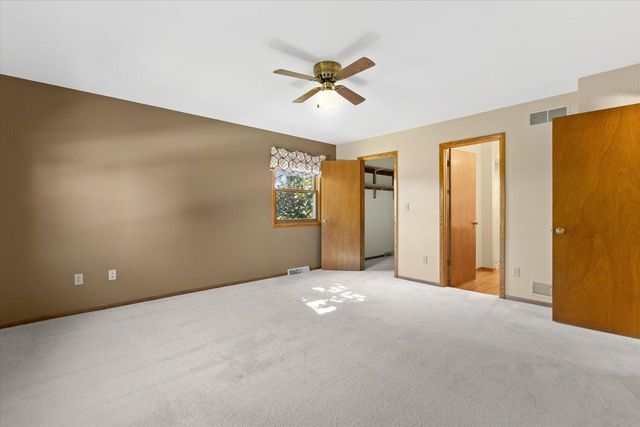 5630 Rachel GLEN, Racine, WI 53402