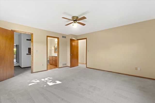 5630 Rachel GLEN, Racine, WI 53402