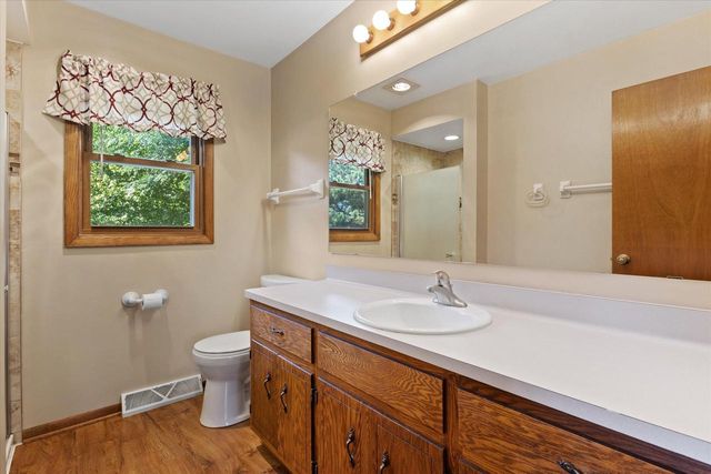 5630 Rachel GLEN, Racine, WI 53402