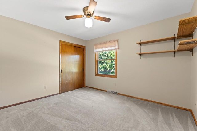 5630 Rachel GLEN, Racine, WI 53402