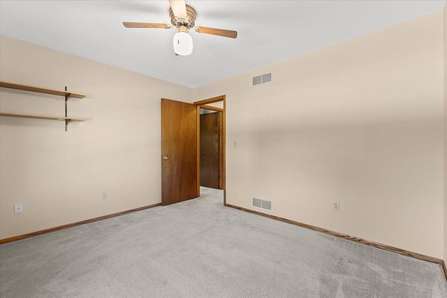 5630 Rachel GLEN, Racine, WI 53402