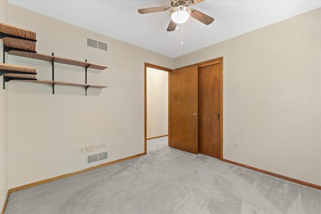 5630 Rachel GLEN, Racine, WI 53402