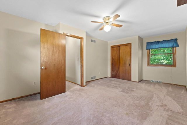 5630 Rachel GLEN, Racine, WI 53402