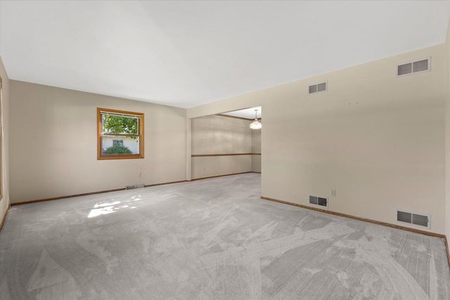 5630 Rachel GLEN, Racine, WI 53402