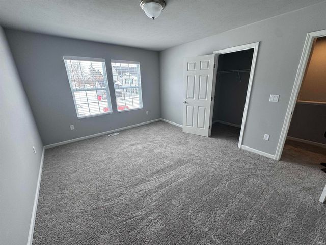 805 N Breezewood Drive, Lakeville, IN 46536