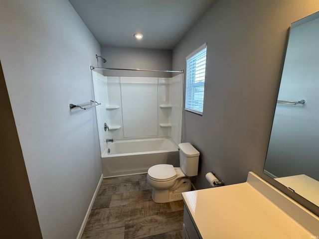 805 N Breezewood Drive, Lakeville, IN 46536