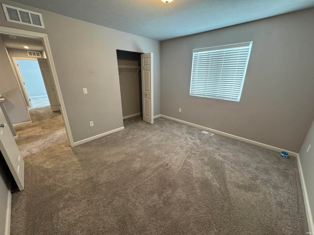 805 N Breezewood Drive, Lakeville, IN 46536