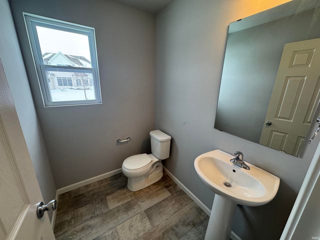 805 N Breezewood Drive, Lakeville, IN 46536