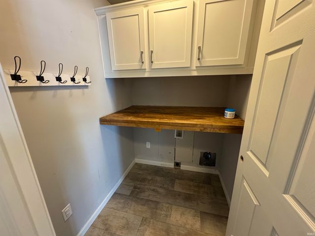 805 N Breezewood Drive, Lakeville, IN 46536