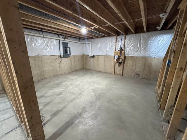 805 N Breezewood Drive, Lakeville, IN 46536