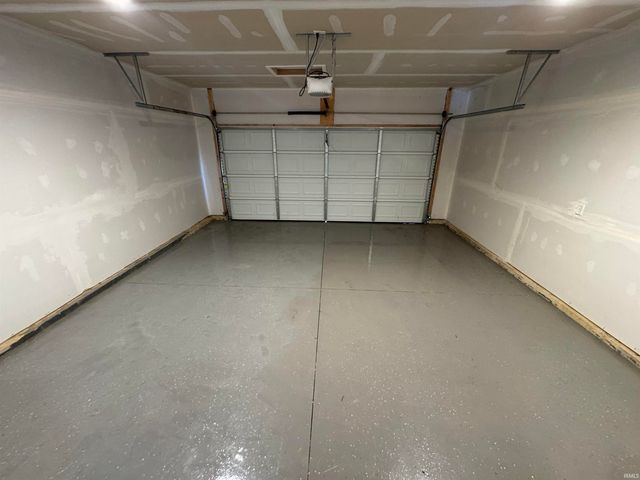 805 N Breezewood Drive, Lakeville, IN 46536