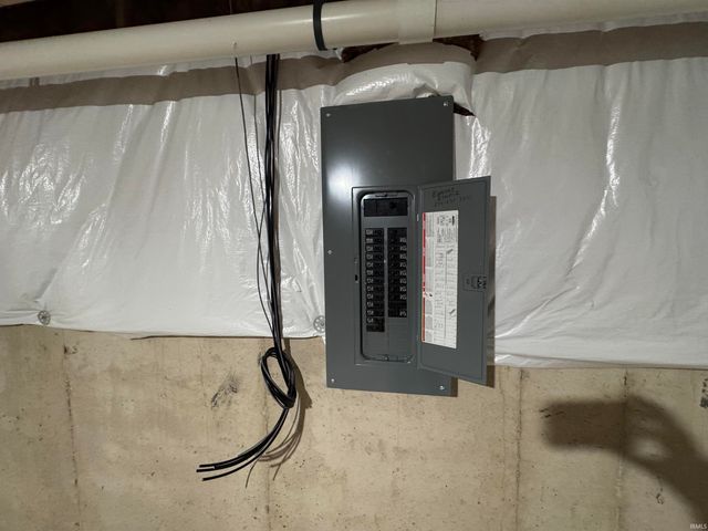 805 N Breezewood Drive, Lakeville, IN 46536