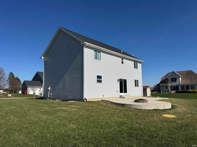 805 N Breezewood Drive, Lakeville, IN 46536