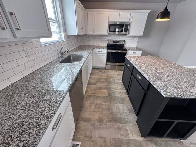 805 N Breezewood Drive, Lakeville, IN 46536