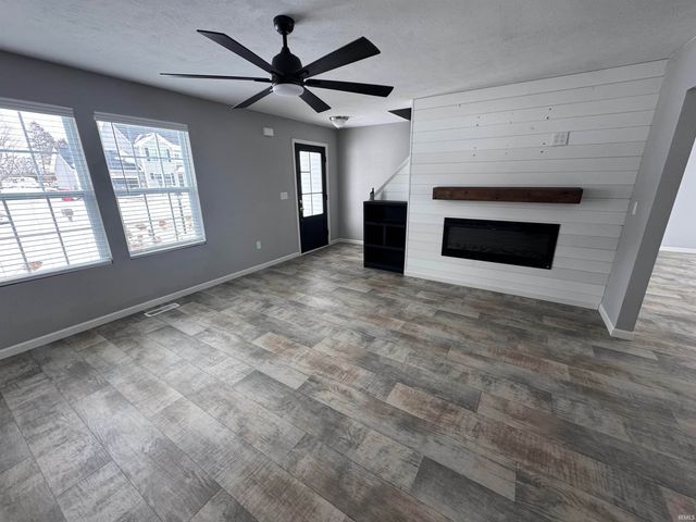 805 N Breezewood Drive, Lakeville, IN 46536