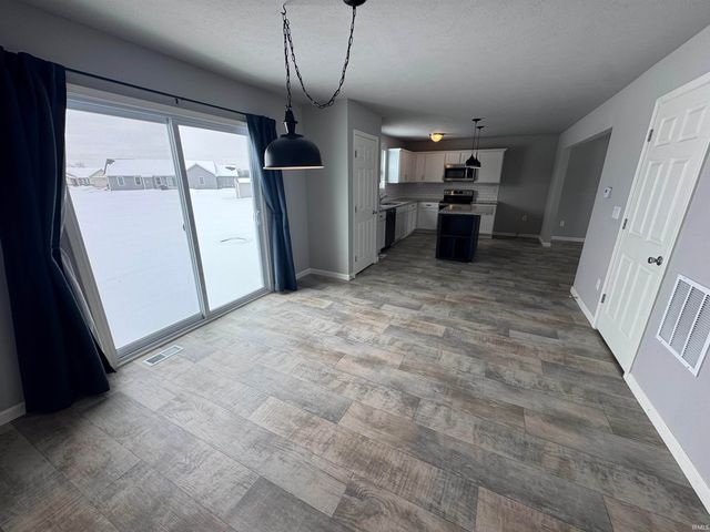 805 N Breezewood Drive, Lakeville, IN 46536