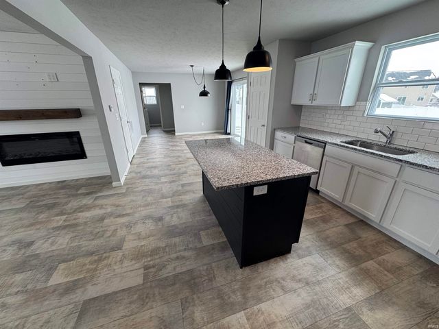 805 N Breezewood Drive, Lakeville, IN 46536