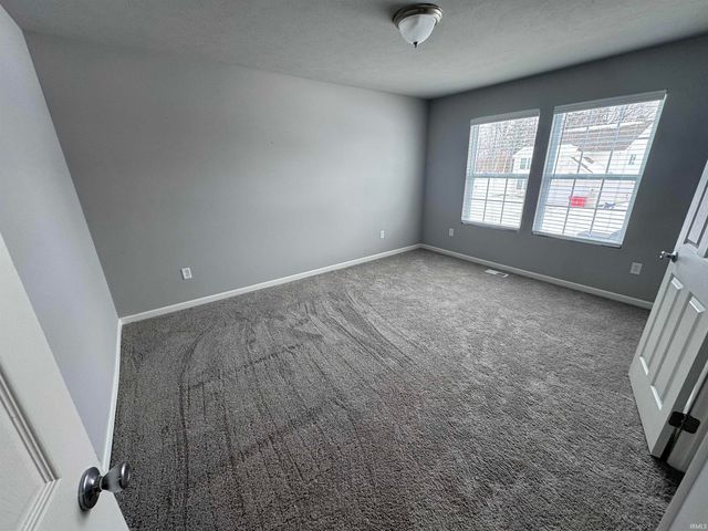 805 N Breezewood Drive, Lakeville, IN 46536