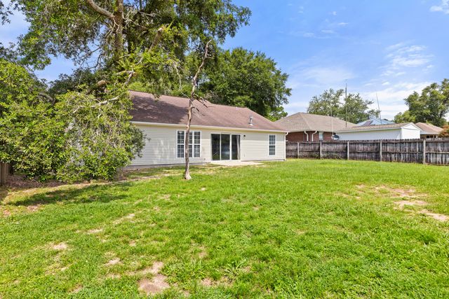 4601 Top Flight Drive, Crestview, FL 32539
