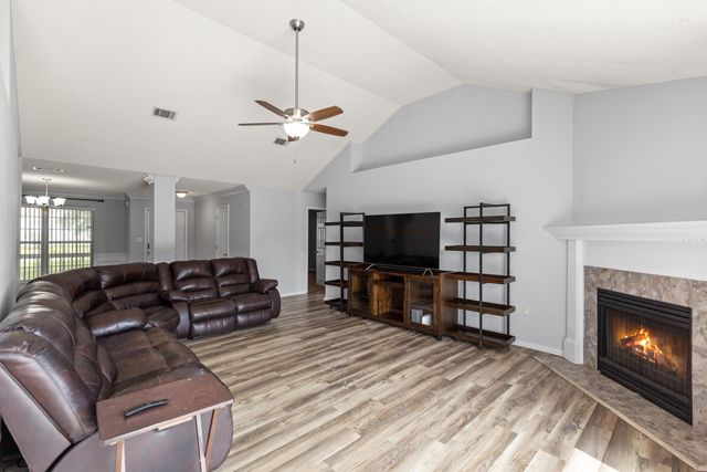 4601 Top Flight Drive, Crestview, FL 32539
