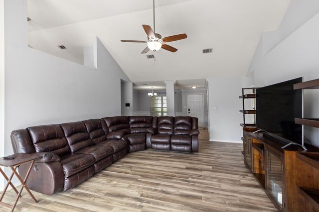 4601 Top Flight Drive, Crestview, FL 32539