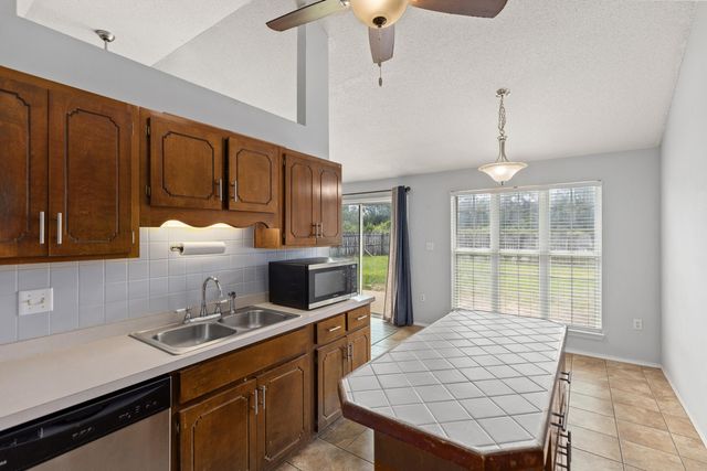 4601 Top Flight Drive, Crestview, FL 32539