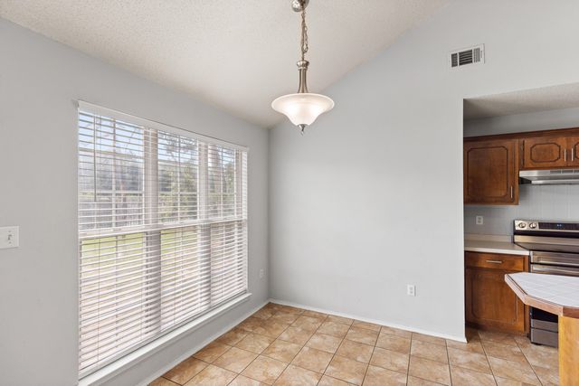 4601 Top Flight Drive, Crestview, FL 32539