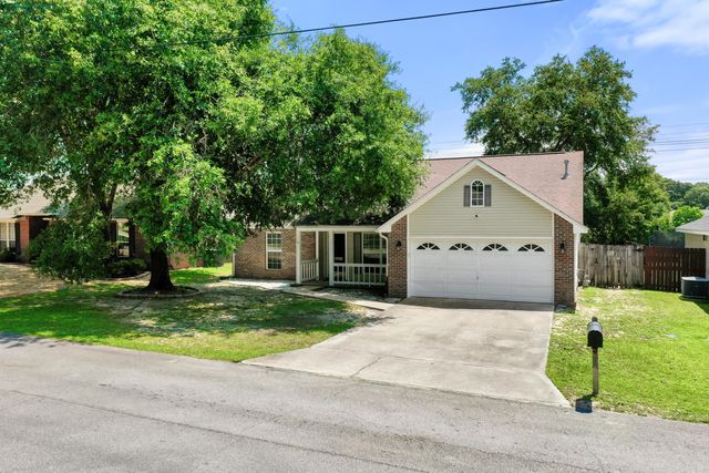4601 Top Flight Drive, Crestview, FL 32539