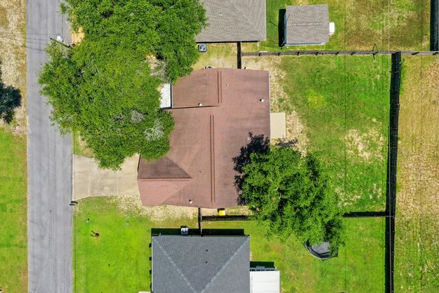 4601 Top Flight Drive, Crestview, FL 32539