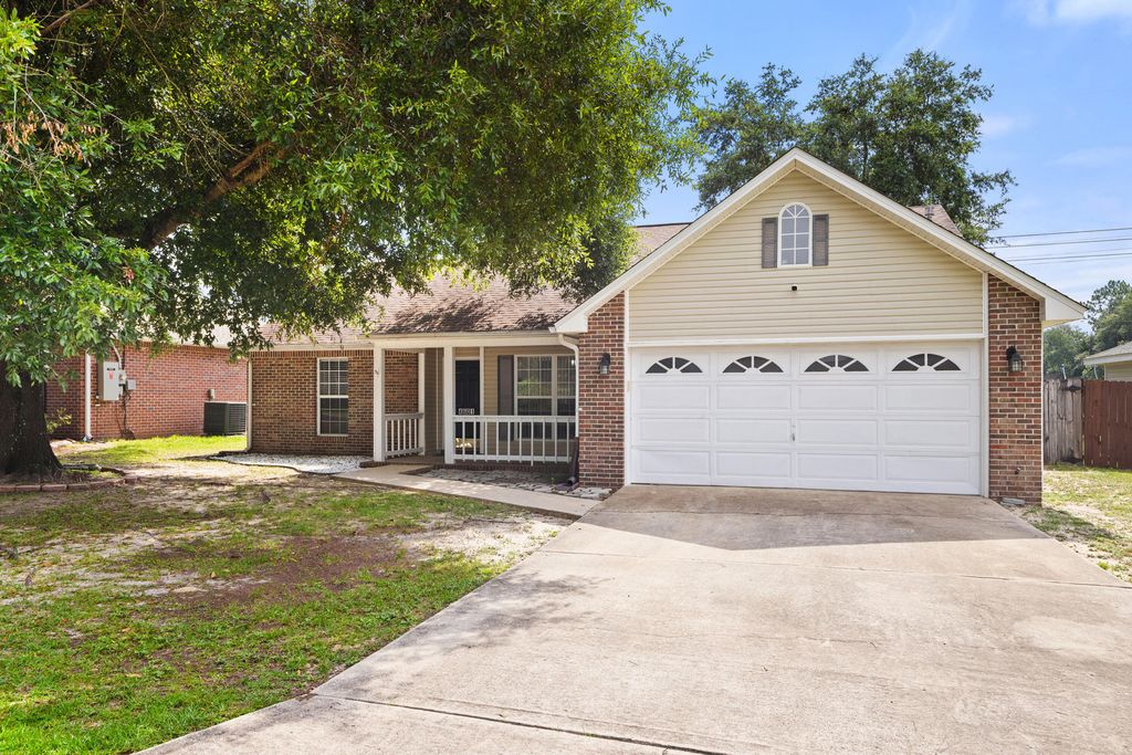 4601 Top Flight Drive, Crestview, FL 32539