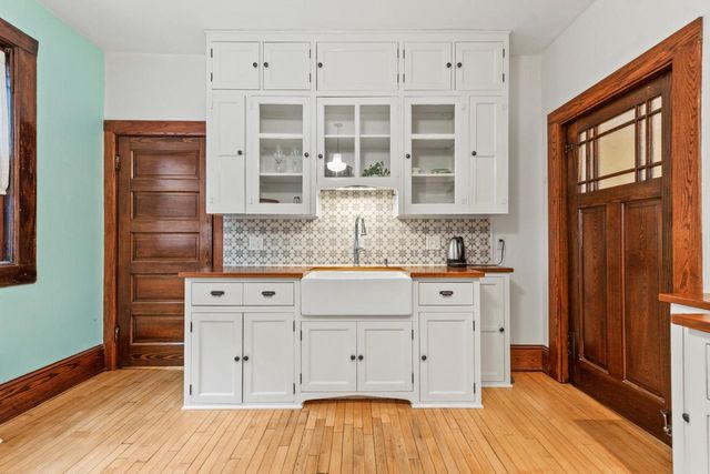 2410 E Stratford COURT, Shorewood, WI 53211