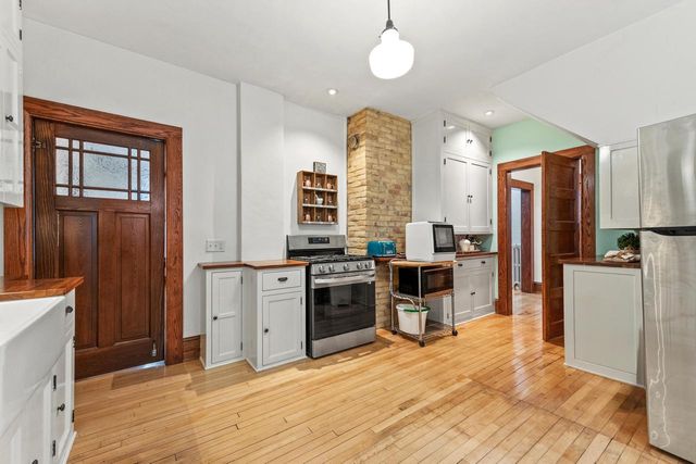 2410 E Stratford COURT, Shorewood, WI 53211